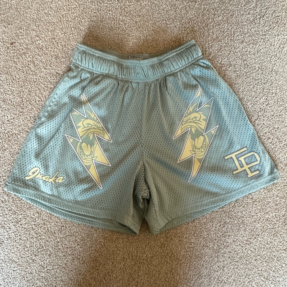 Inaka Power mint cream shorts size medium
